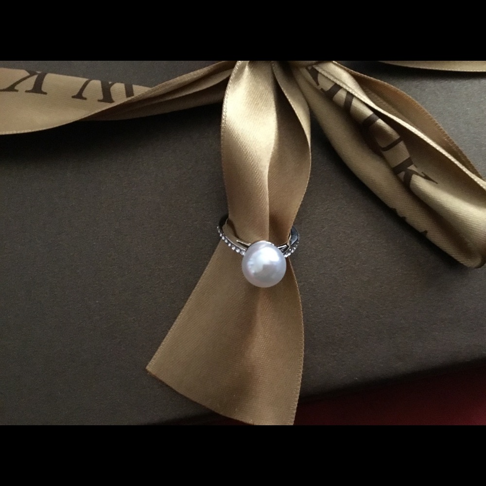 Ring - Picture 3 of 3